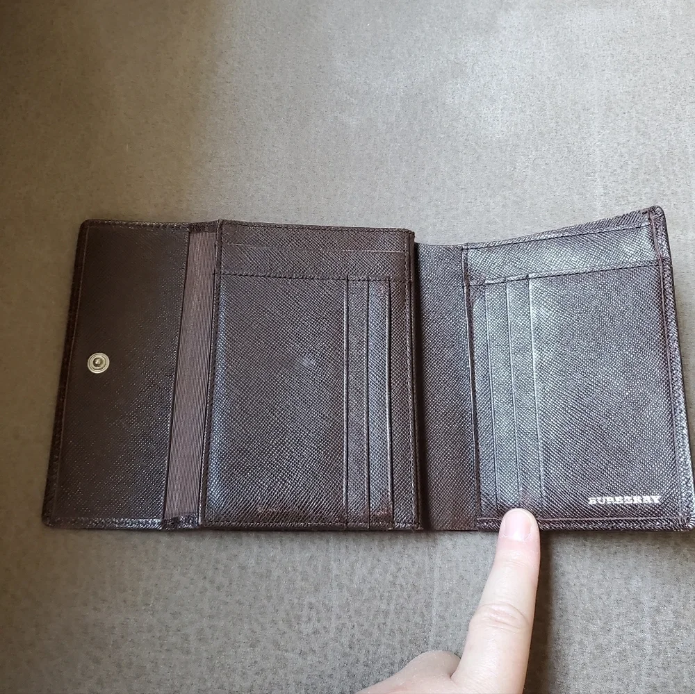 Burberry Tri-fold Wallet Dark Brown Leather Embossed Check With Kiss Lock - Picture 4 of 12